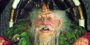 Het nieuwe masker haalt het niet bij de oude dat werd vervaardigd door de kunstenaars van Spitting Image...