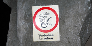 Wel in het speciale Fata Morgana-lettertype, maar absoluut overbodig!